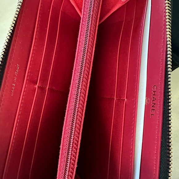 Authentic Chanel Wallet - Picture 4 of 7